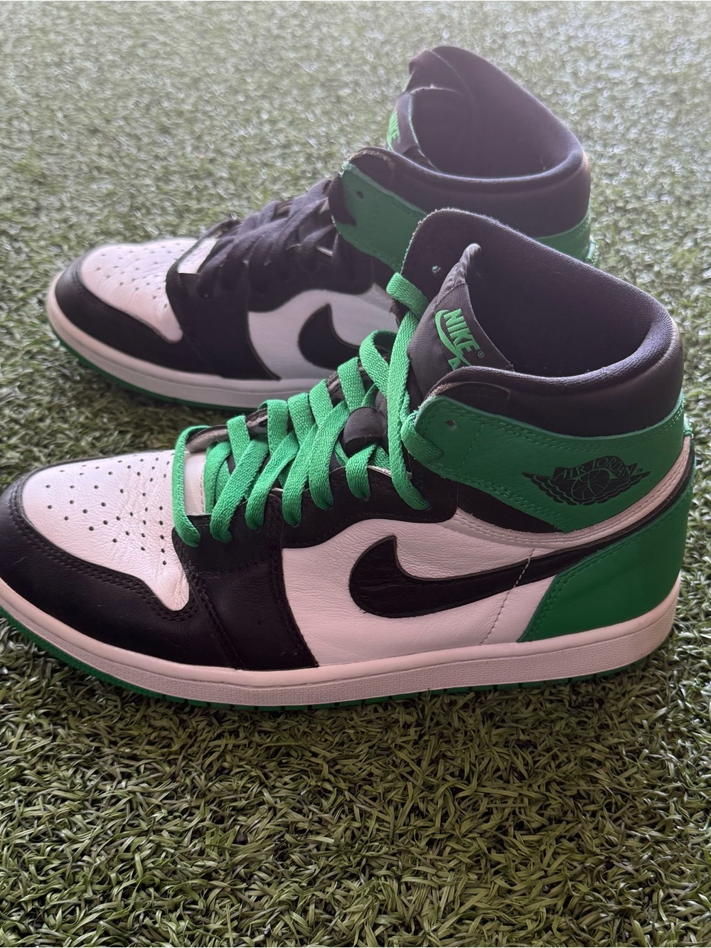 Nike Air Jordan 1 Mid — Black White Green